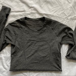 Lululemon Swiftly longsleeve, size 4